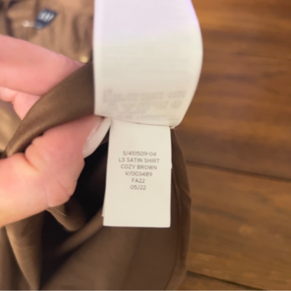 NWT* GAP Satin Button Down Blouse in Cozy Brown - Picture 6 of 7